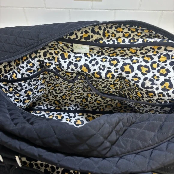 NWOT Vera Bradley Large Weekender in Black Quilt - NWOT - Picture 7 of 13
